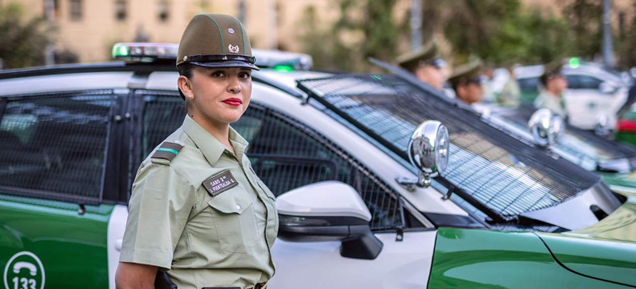 Aprobación del trabajo desempeñado por carabineros y las fuerzas armadas se ubica muy por sobre el promedio de las instituciones